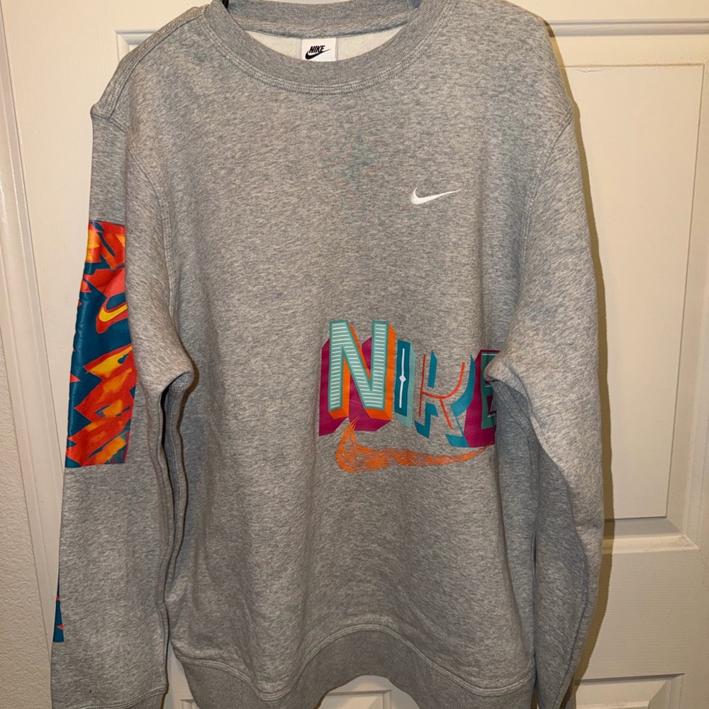 Nike Gray Crewneck Sweatshirt with Multicolor Logo and Sleeve Accents